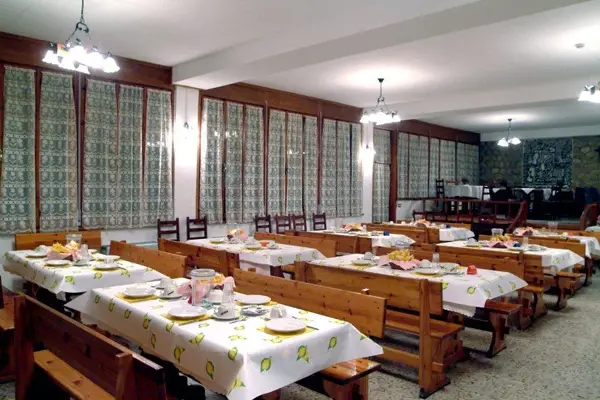 VALBONDIONE-AlbergoCascate4_1[1]