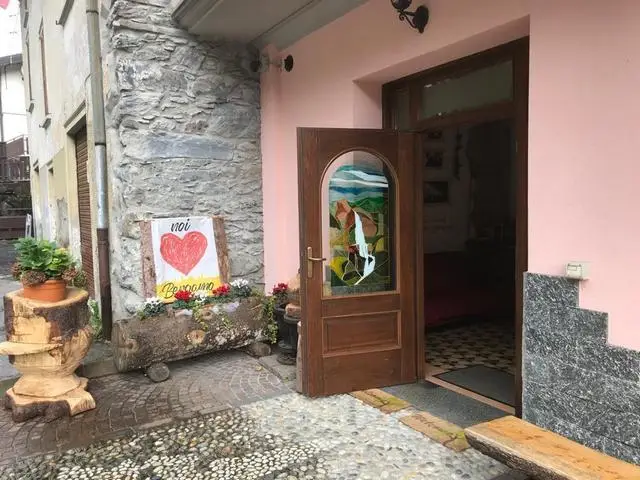 VALBONDIONE-AlbergoCascate15[1]