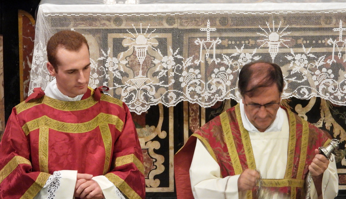 Celebrazione liturgica con Don Carlo e Don Enrico