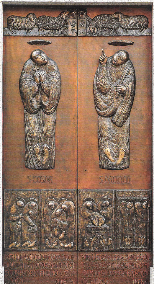 Portone della chiesa parrocchiale con i Santi Patroni Cosma e Damiano · opera di Severino Trinca, Civello